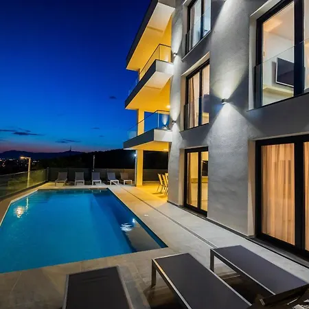 Luxury Bellevue * Podstrana