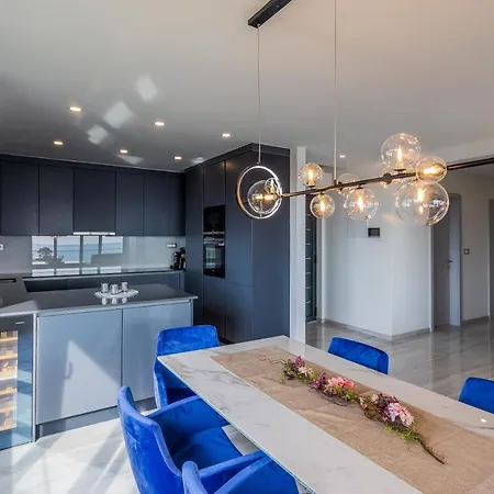 Luxury Bellevue * Podstrana