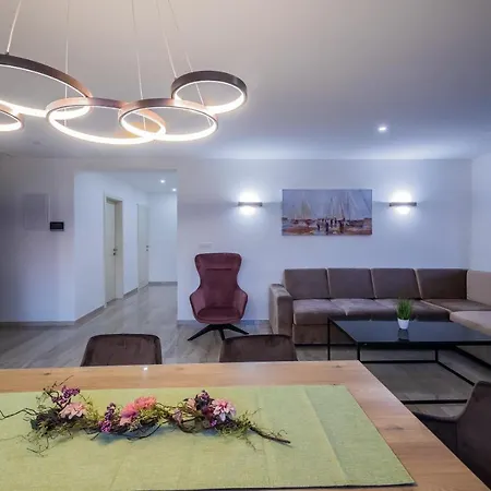 Luxury Bellevue * Podstrana