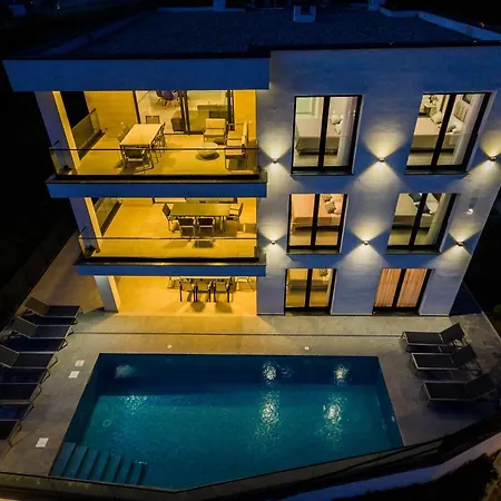 Luxury Bellevue Willa *