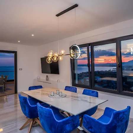Luxury Bellevue Villa